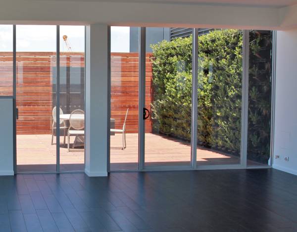 Sliding Doors - Image 4